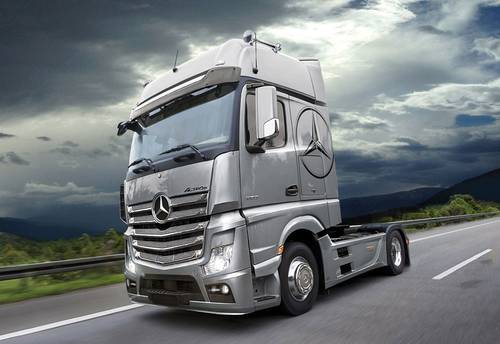 Italeri 510003905 Mercedes Benz Actros MP4 Gigaspace Truckmodell Bausatz 1:24