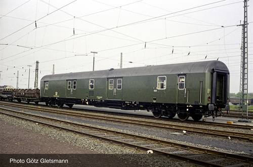 Arnold HN4417 N 2er-Set Postwagen Post-mrz der DB